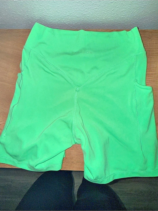 PARAGON Pants - Reluna paragon Contour High-Rise 6" Short Pockets Green Athletic Shorts